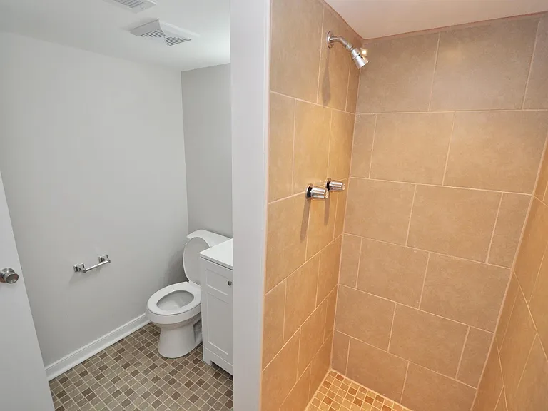 516 N Sheppard St — Photo 20