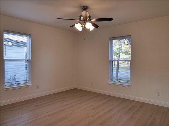 5th image of 208 W Poplar St