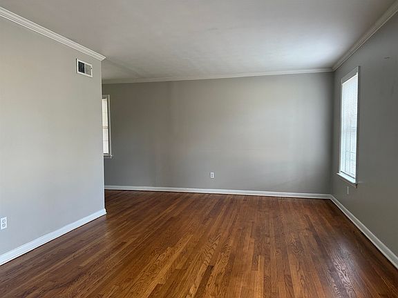 5th image of 3065 Earnett St