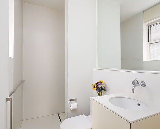 4th image of 26 Gramercy Park S APT 7C