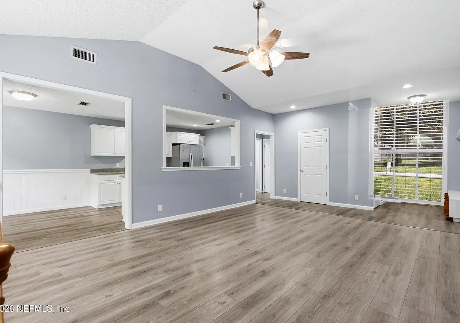 4 bedroom/ 2 bathroom home in Fort Caroline! — Photo 2