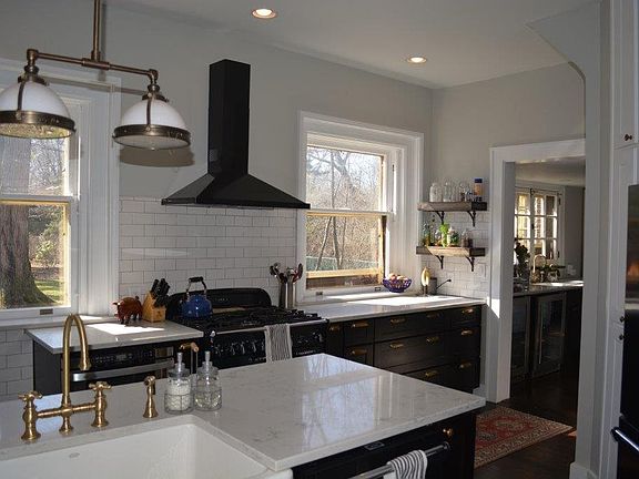 2nd image of 3090 Fairmount Blvd