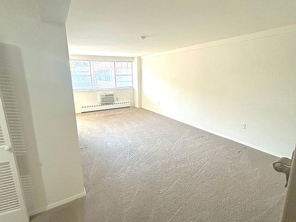 5th image of 1500 Hamilton St #2F