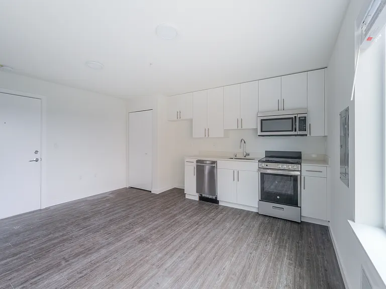 4727 12th Ave NE — Photo 28