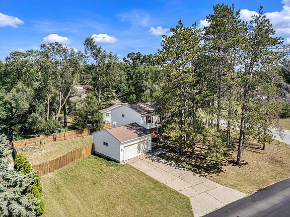 3rd image of 1025 Springwood Dr SE