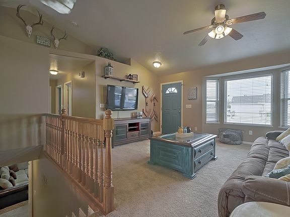 3rd image of 3173 N Highpoint Dr