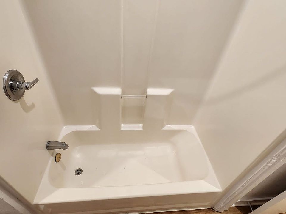1st image of 1344 W 39th St #1352