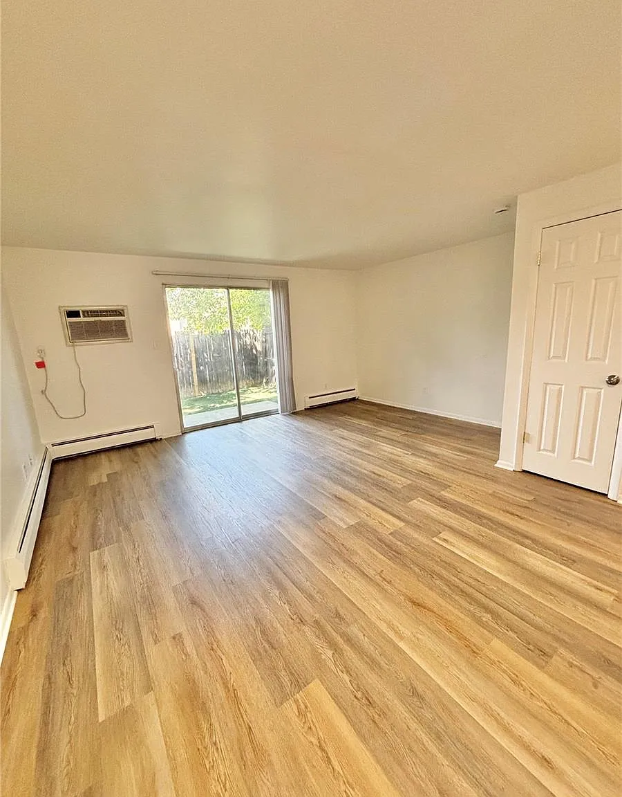 2 bed, 1.5 bath, 974 sqft, $2,375 — Photo 3