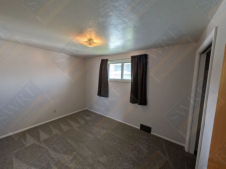 460 Jensen St — Photo 7