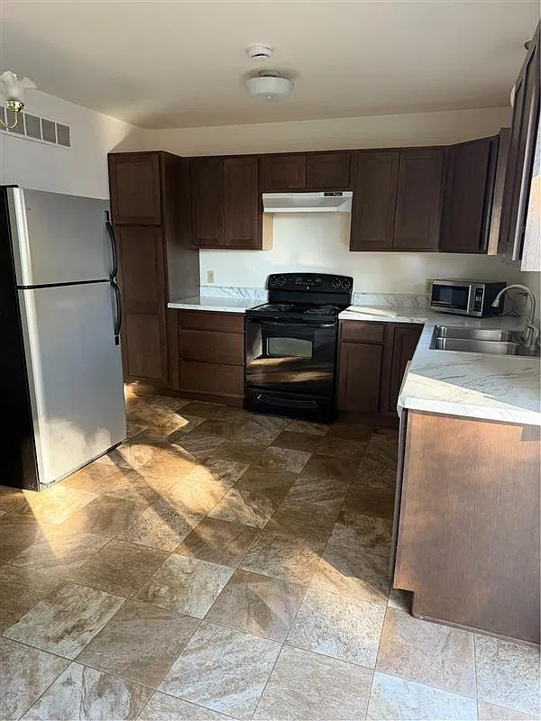 2 bed, 1.0 bath, 1032 sqft, $1,395 — Photo 4