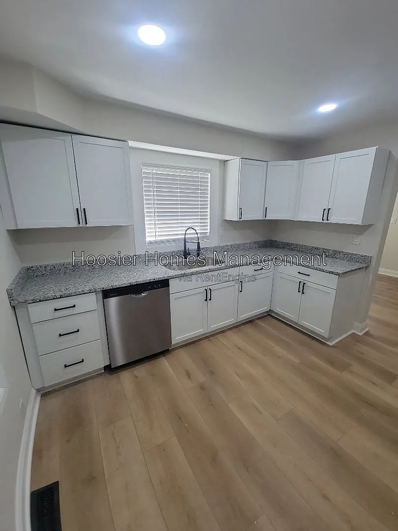 2 bed, 1.0 bath, $1,250 — Photo 1
