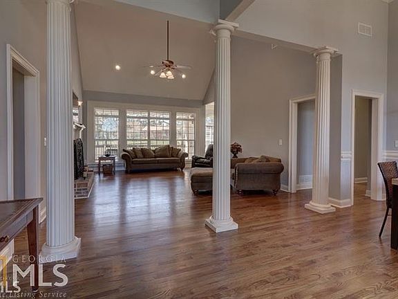 2nd image of 725 Dow Pl