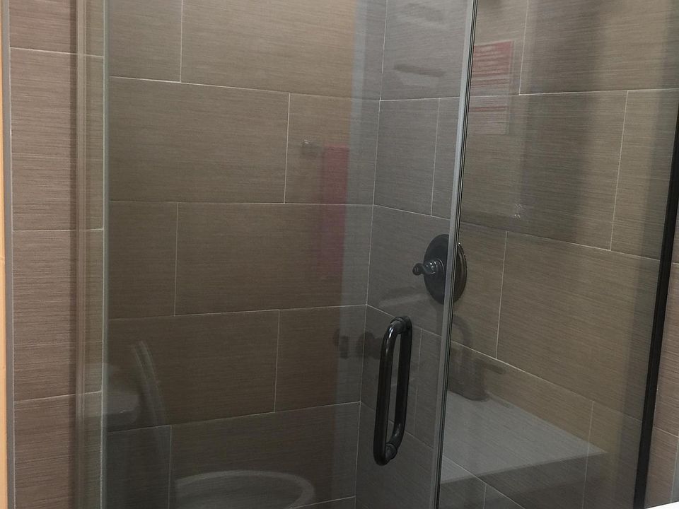 1st image of 3403 Hollydale Dr #1