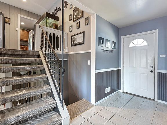 3rd image of 183 Vantroba Dr