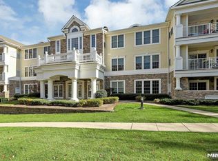 201 Four Seasons Ln, Woodcliff Lake, NJ 07677