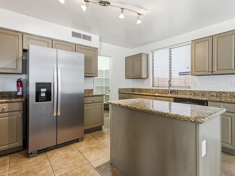 1492 N Saddle St — Photo 15