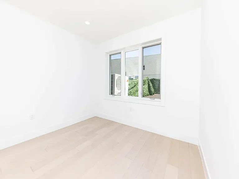 455 Onderdonk Ave #2D — Photo 9