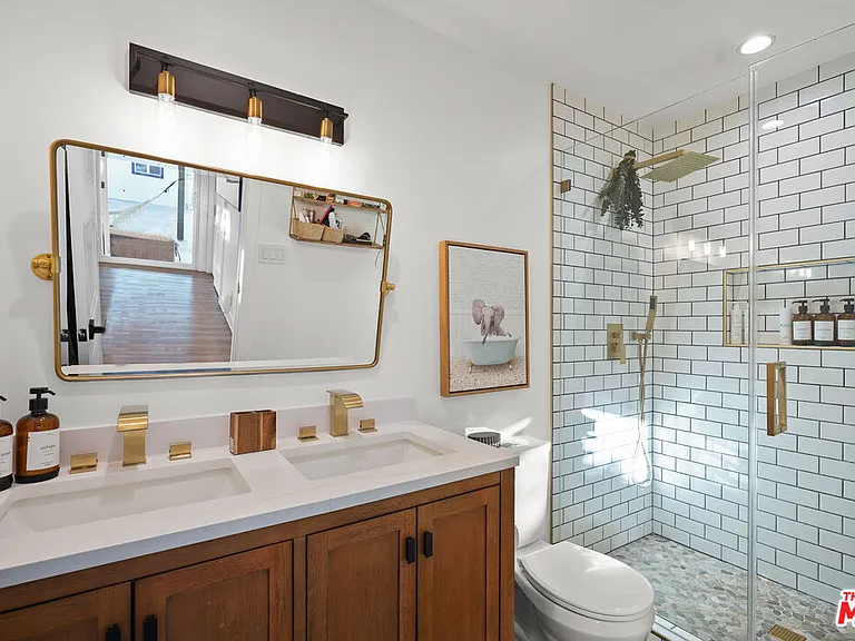 14828 Saticoy St — Photo 16