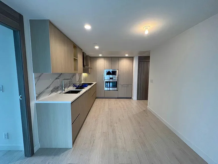 4880 Lougheed Hwy #1206 — Photo 4