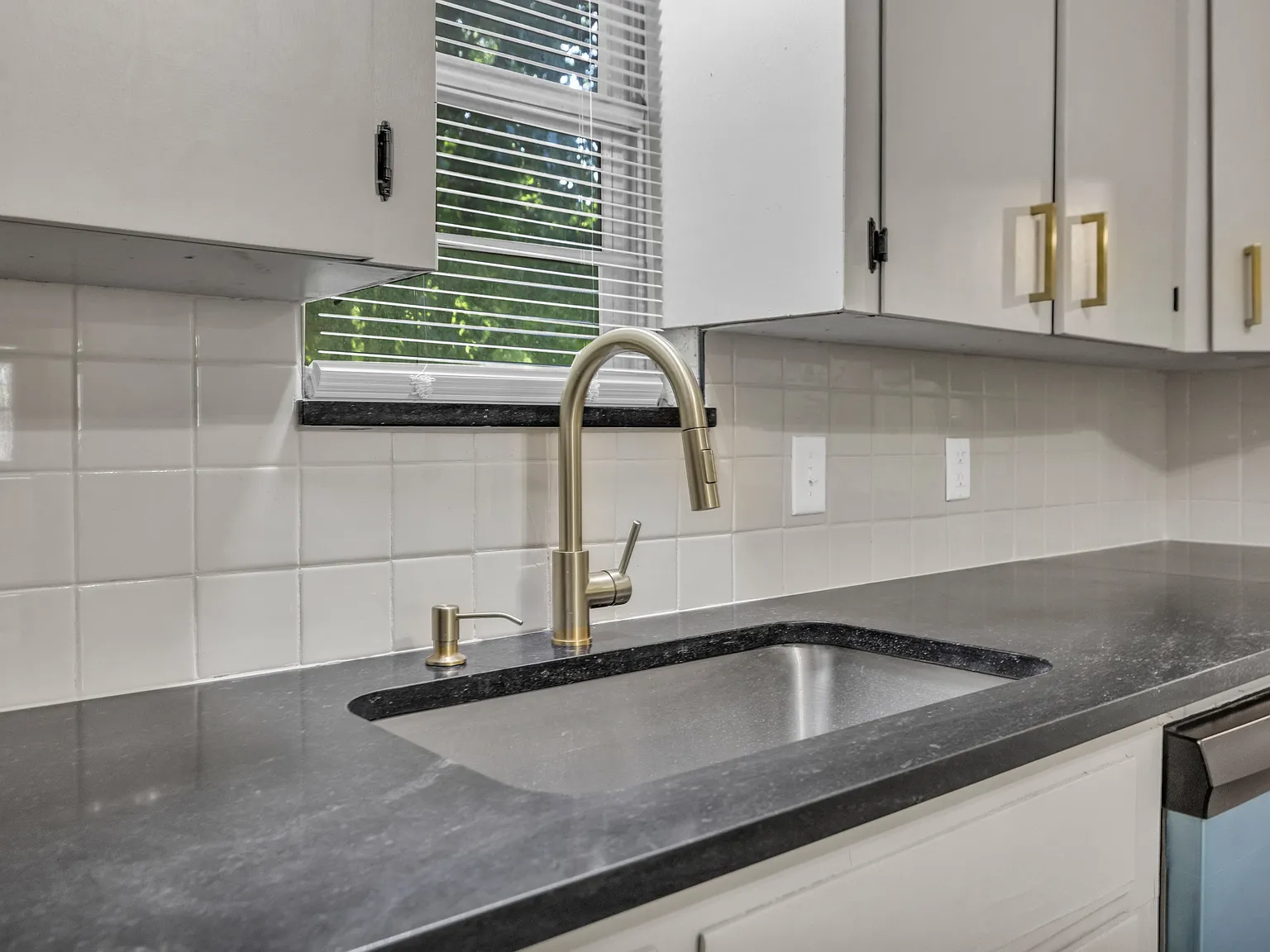 114 East Ross Avenue - 1 — Photo 3