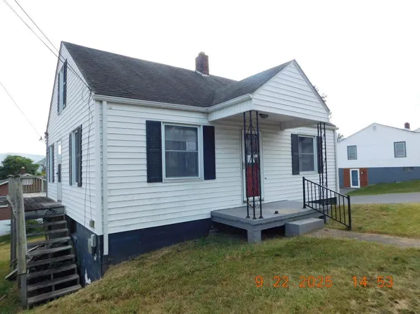 212 Sprinkle Ave, Marion, VA 24354