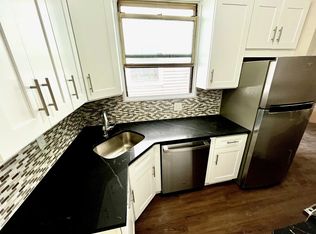 3240 42nd St FLOOR 1, Astoria, NY 11103