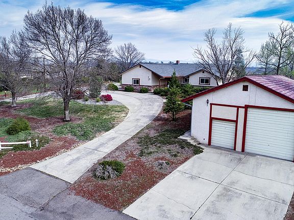 3rd image of 9935 Hillview Dr