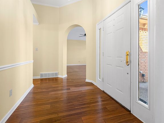 2nd image of 1819 Pheasant Ln