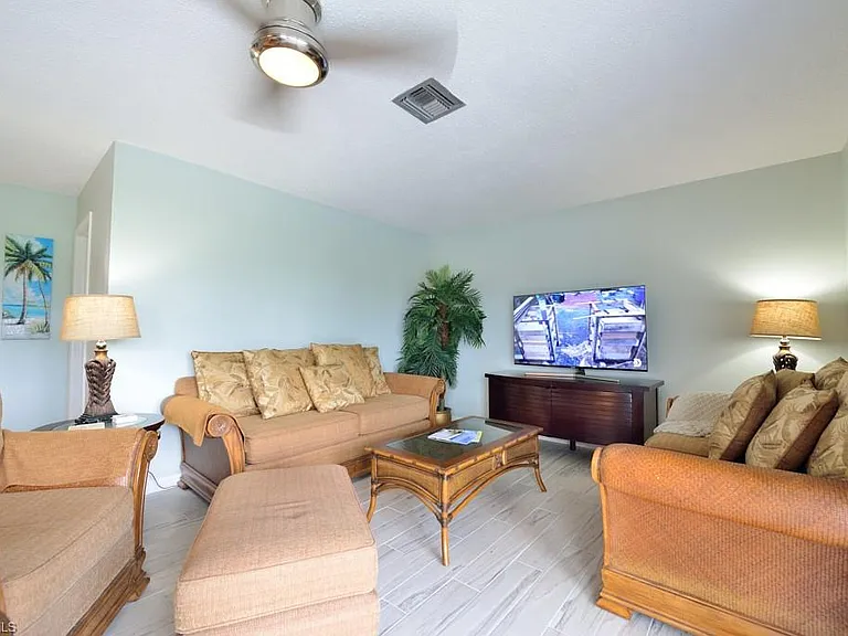 229 Palm Dr #2 — Photo 3
