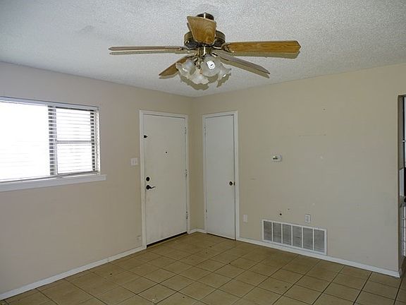 3rd image of 1212 Autumn Ave