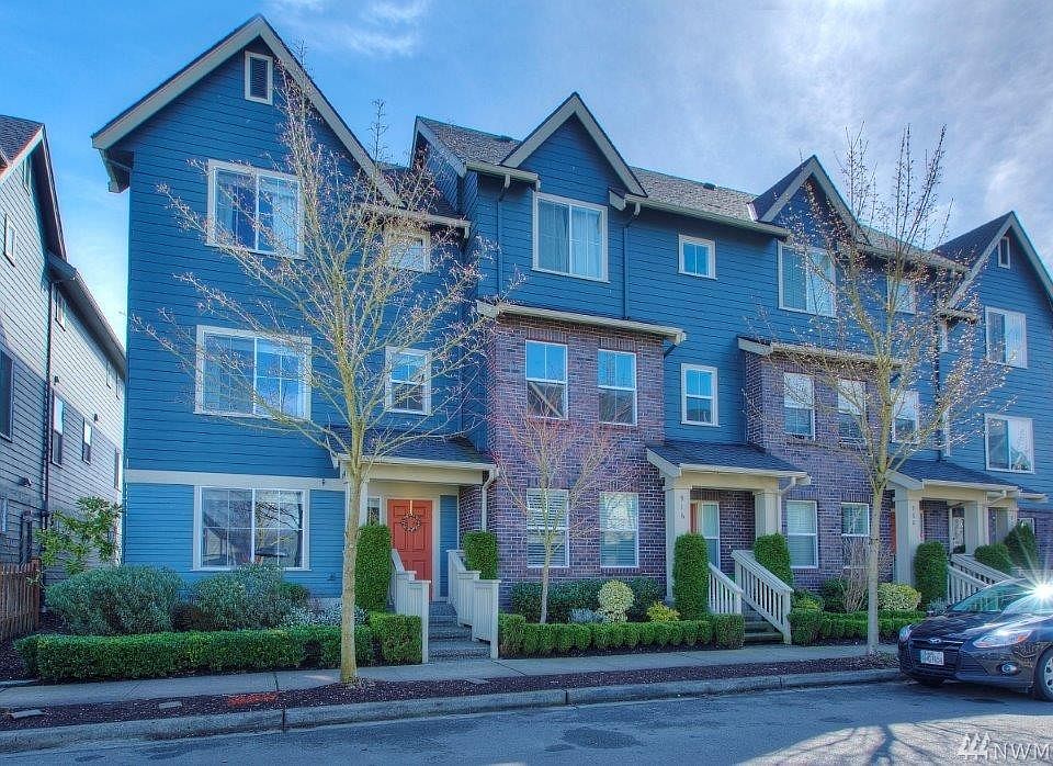 1st image of 924 4th Ave NE