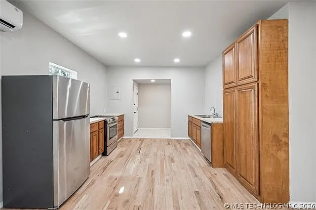 1109 E Holden St — Photo 6