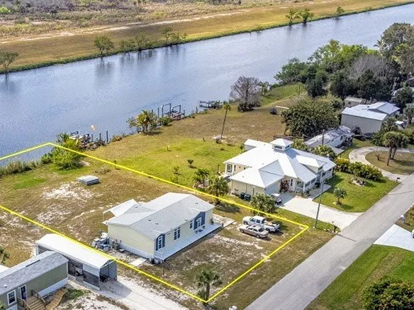 1084 E Anchor Ln, Moore Haven, FL 33471