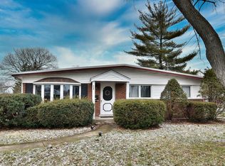 520 Green Valley Dr W, Lombard, IL 60148