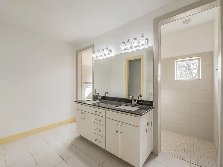 2400 Ridgecrest Dr — Photo 17