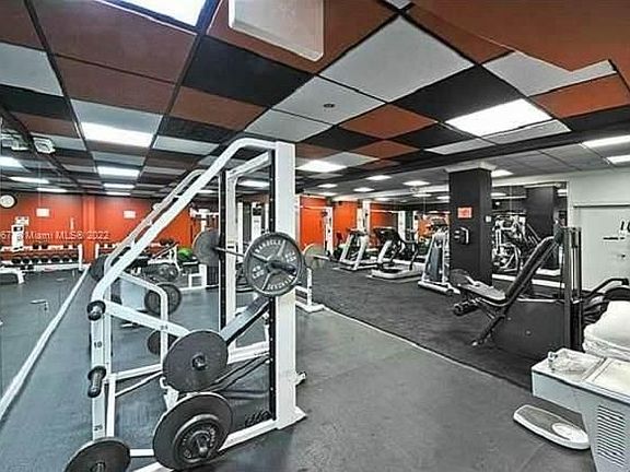 5th image of 555 NE 15th St APT 27H