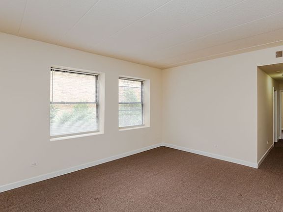 4th image of 4752 S Wabash Ave APT 204