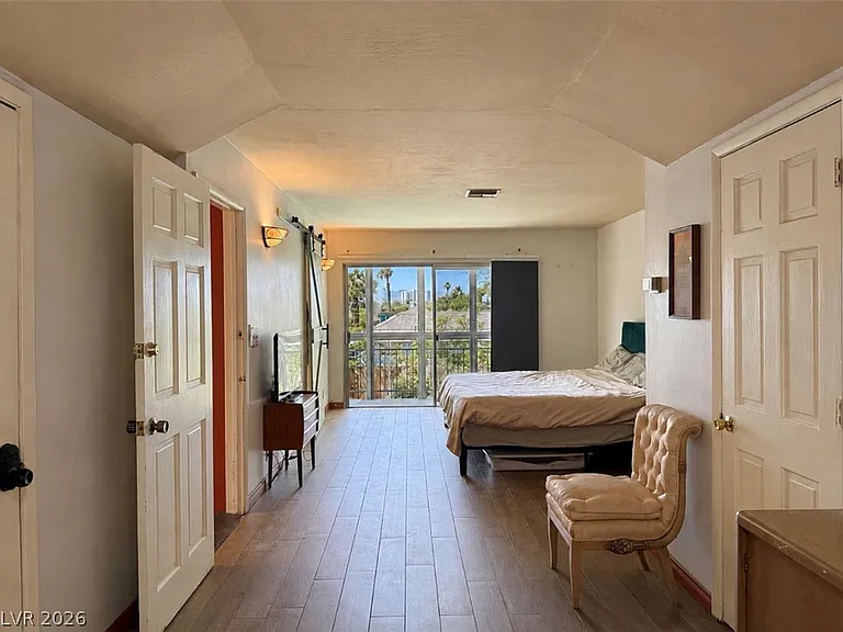 1037 Bracken Ave — Photo 6