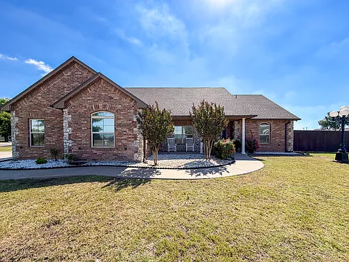 35 NE Sunset Dr Photo 1