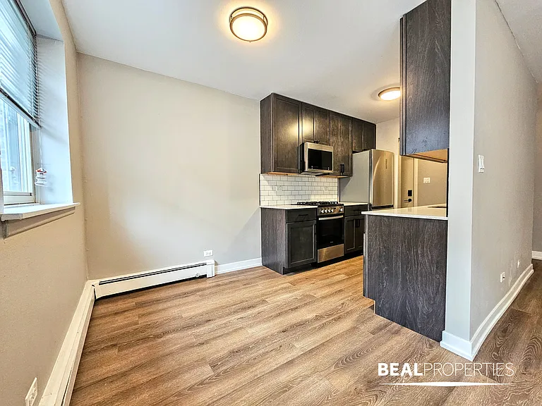 528 W Oakdale — Photo 34