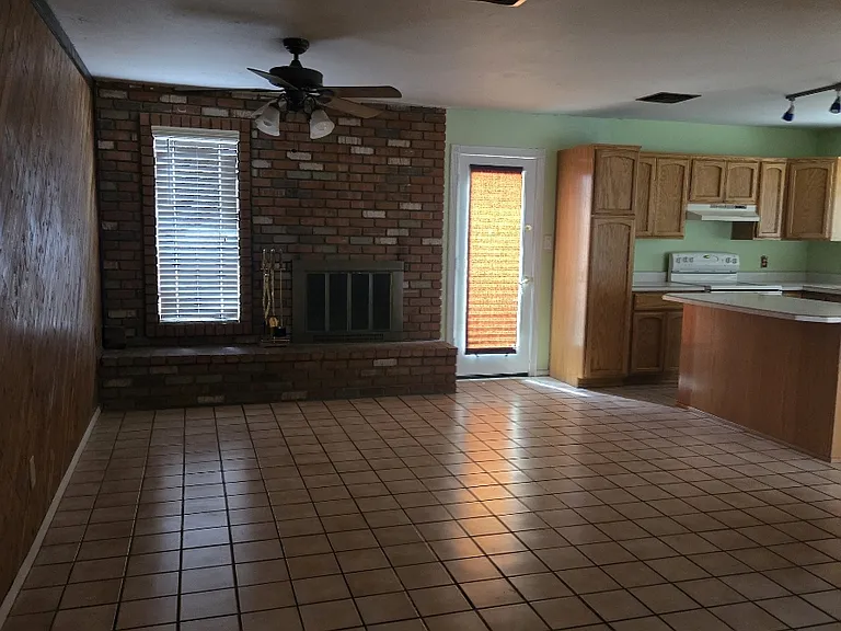 3614 W Charleston Ave — Photo 4