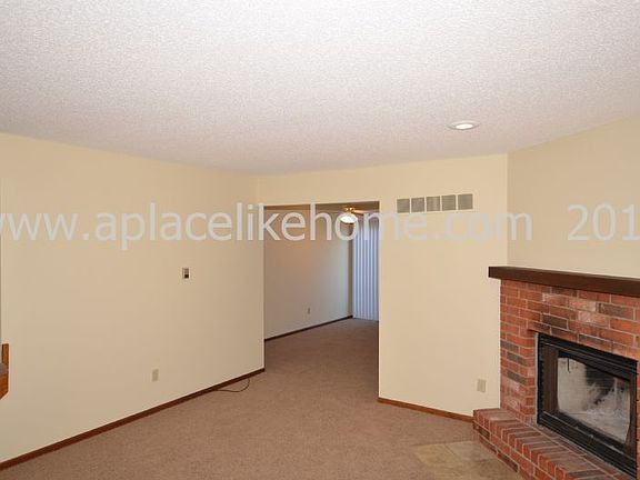 5th image of 414 NE Timbercreek Dr