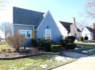 82 S Du Bois Ave, Elgin, IL 60123