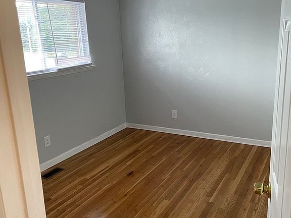 4th image of 1625 W Pembroke Ave #41