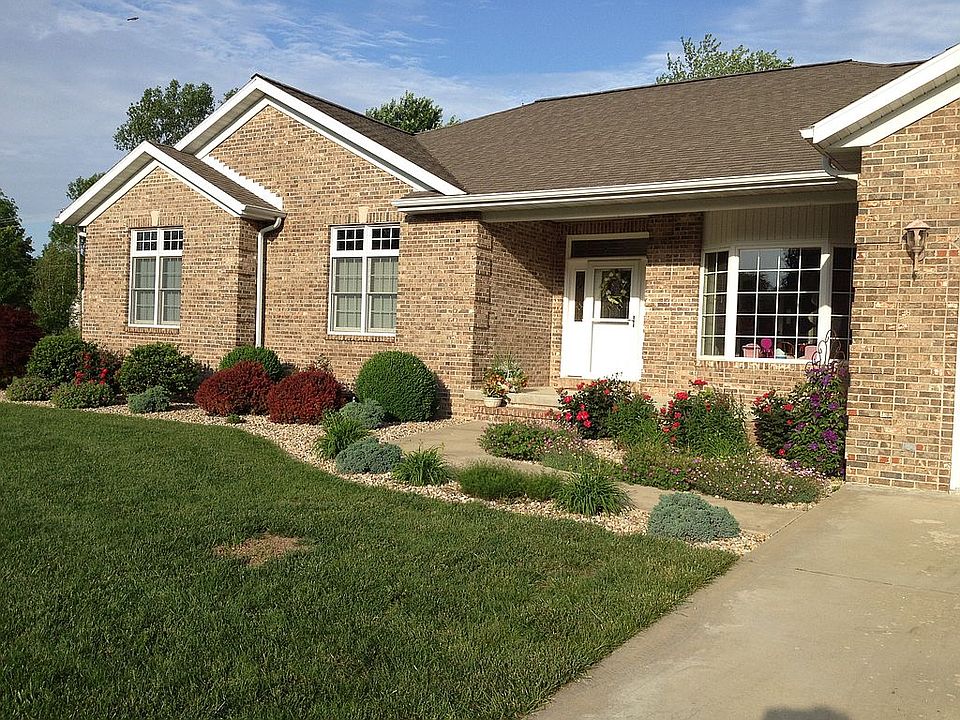 1st image of 806 Aker Dr