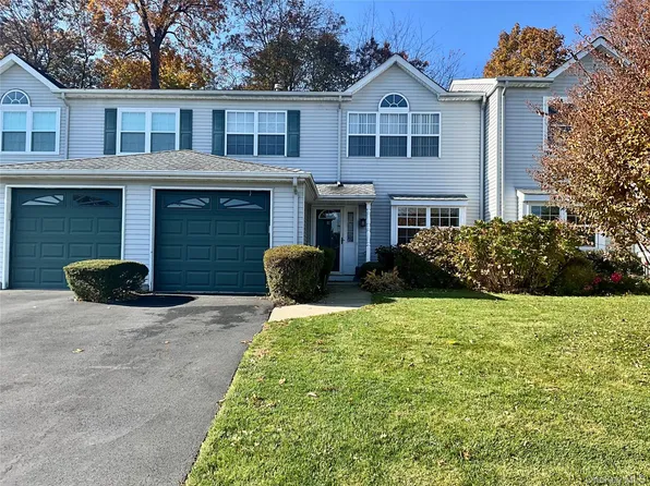12 Horizon Court, Huntington, NY 11743