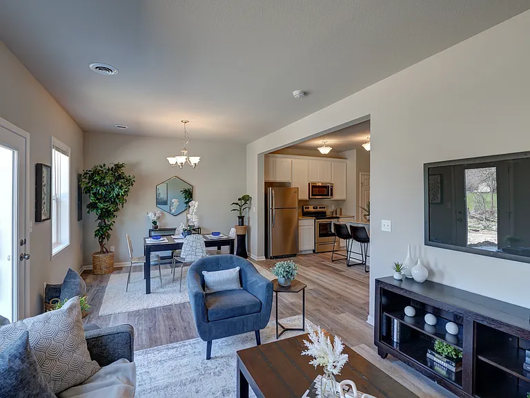 605 McKay Way — Photo 2