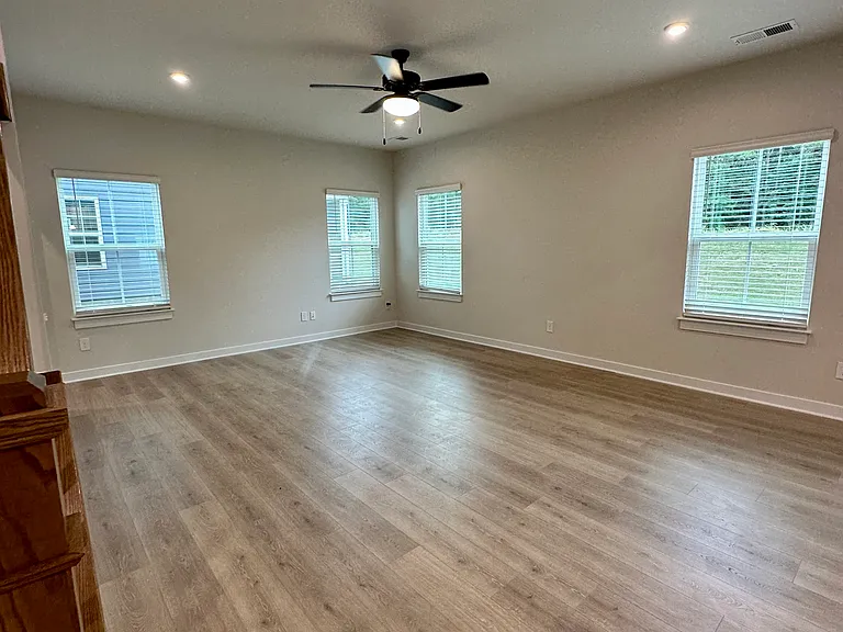 733 Lady Fern Dr — Photo 5