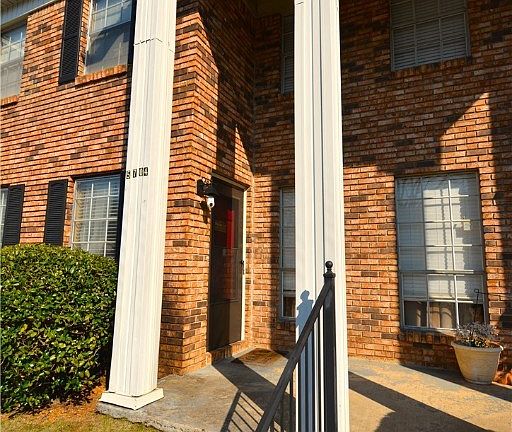 2nd image of 5704 Woodland Trce