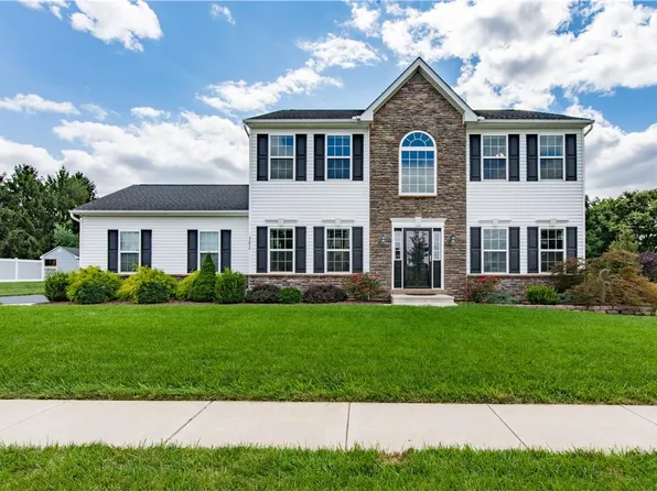 3272 Gristmill Dr, Emmaus, PA 18049